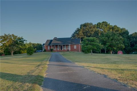 A home in Dacula