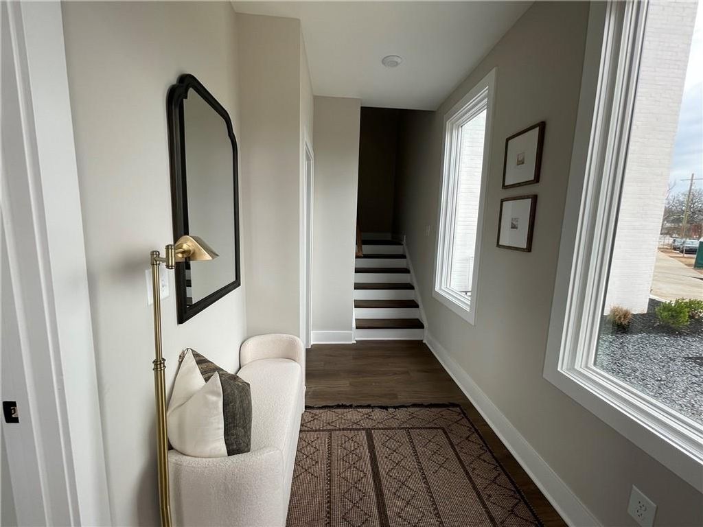 listing image 0