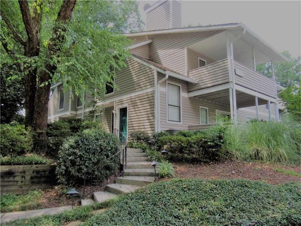 Welcome home to this beautifully updated 2-bedroom, 2-bath condo in the sought-after Wynnes Ridge community! Enjoy a spacious, move-in-ready unit with modern upgrades and a prime East Cobb location.
Wynnes Ridge is known for its welcoming atmosphere and well-kept amenities, including a sparkling swimming pool and tennis courts. Nestled on 19 acres of mature landscaping, this quiet community offers peaceful surroundings with unbeatable convenience.
Located just around the corner from The Battery and Braves Stadium, and within 10 miles of Sandy Springs, Town Center, Atlantic Station, Merchant’s Walk, and Cumberland Mall. Top-rated East Cobb schools are nearby—Brumby Elementary is within 1 mile, and Eastside Middle and Wheeler High are just over a mile away. You’ll also find grocery stores, pharmacies, restaurants, gas stations, dry cleaners, vet care, and more all close by.
With easy interstate access and daily conveniences right outside your door, this is your chance to live in one of East Cobb’s most coveted communities. Schedule your showing today!