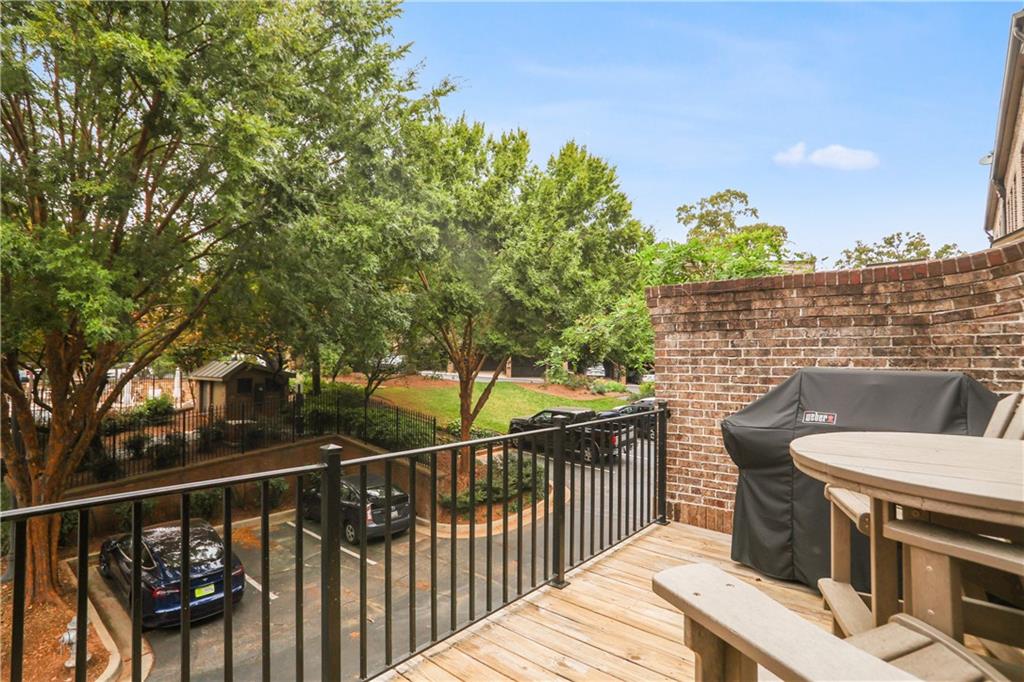 3552 Roswell Road NW