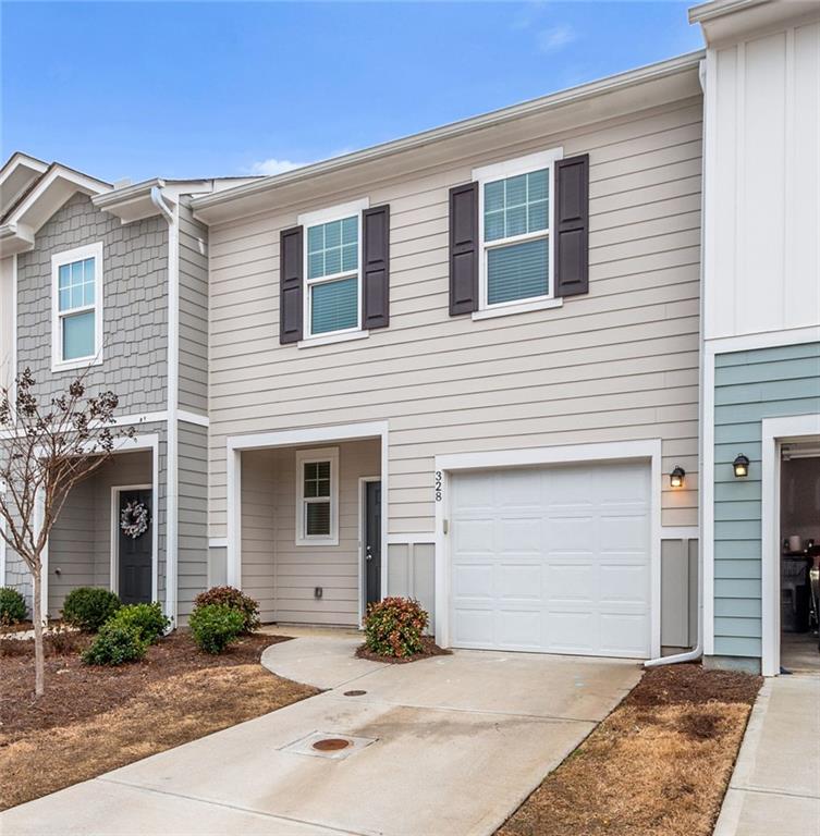 This stunning townhome offers an open floor plan concept, perfect for both entertaining and everyday living. The spacious kitchen features sleek stainless steel appliances, beautiful granite countertops, and plenty of cabinet space.
Upstairs, you'll find three generously sized bedrooms, including a luxurious master suite with a private bath. The home also features 2.5 modern bathrooms for added convenience.
Located just minutes away from shopping, dining, and with easy access to major interstates, this home offers both comfort and convenience. Don’t miss out on this fantastic opportunity – schedule your tour today!
