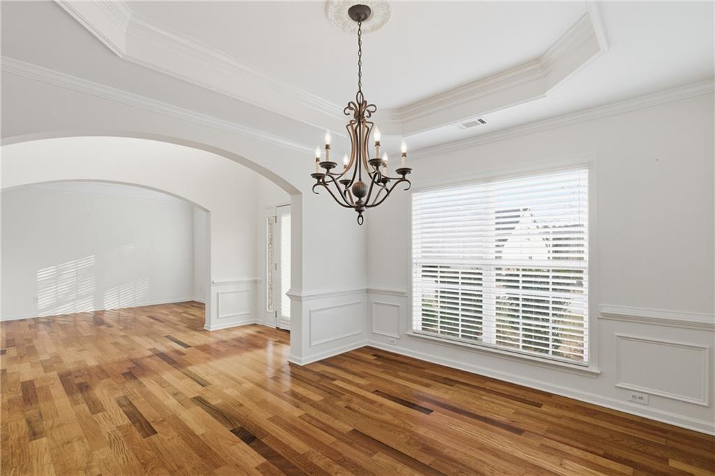 6588 NORCLIFFE Drive