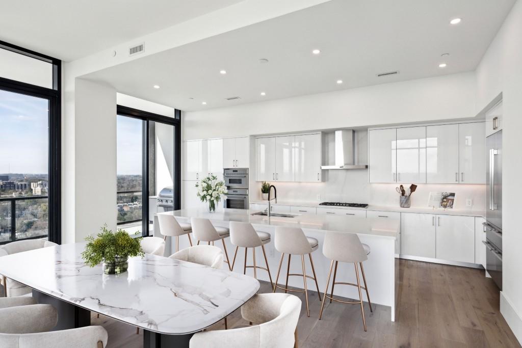 2425 Peachtree Road NE 1705