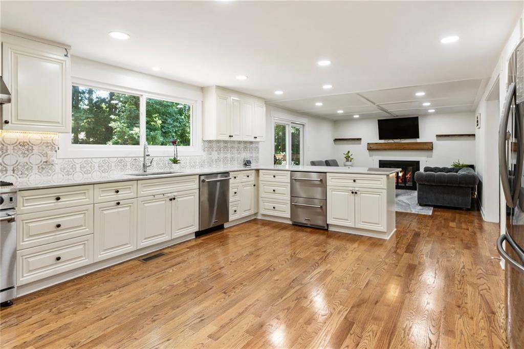 321 Crabtree Court