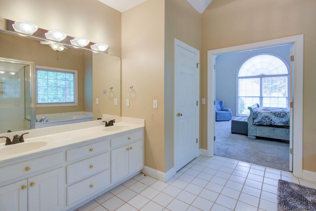 4716 Carriage Way, Flowery Branch, Georgia image 22