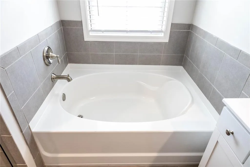 Canton, Georgia 30115, United States, 5 Bedrooms Bedrooms, ,3 BathroomsBathrooms,Residential,Active,132975