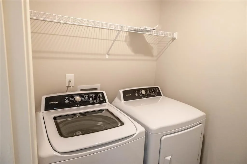 Canton, Georgia 30115, United States, 5 Bedrooms Bedrooms, ,3 BathroomsBathrooms,Residential,Active,132975