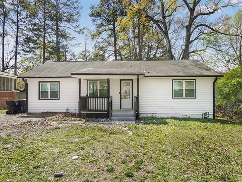Homes For Sale - 117 Spring Street<br/> Stockbridge, GA 30281
