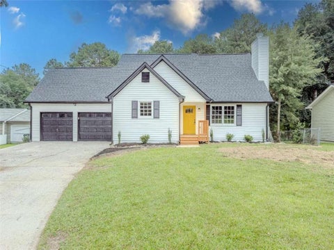 Homes For Sale - 1992 Red Rose Lane<br/> Loganville, GA 30052