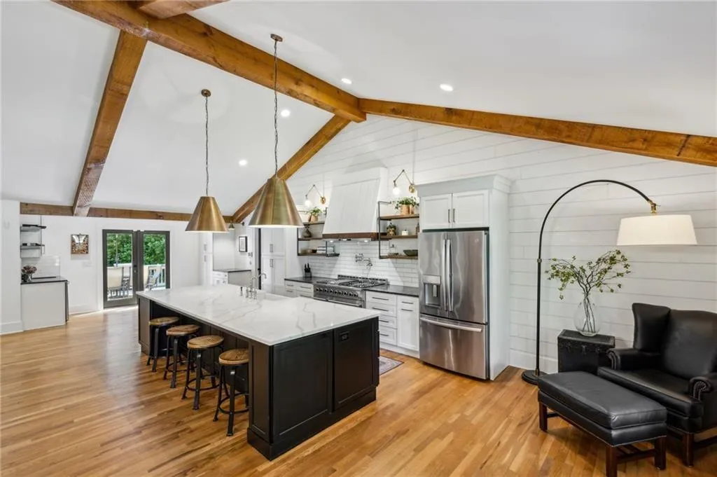 Sandy Springs, Georgia 30328, United States, 5 Bedrooms Bedrooms, ,5 BathroomsBathrooms,Residential,Active,154551