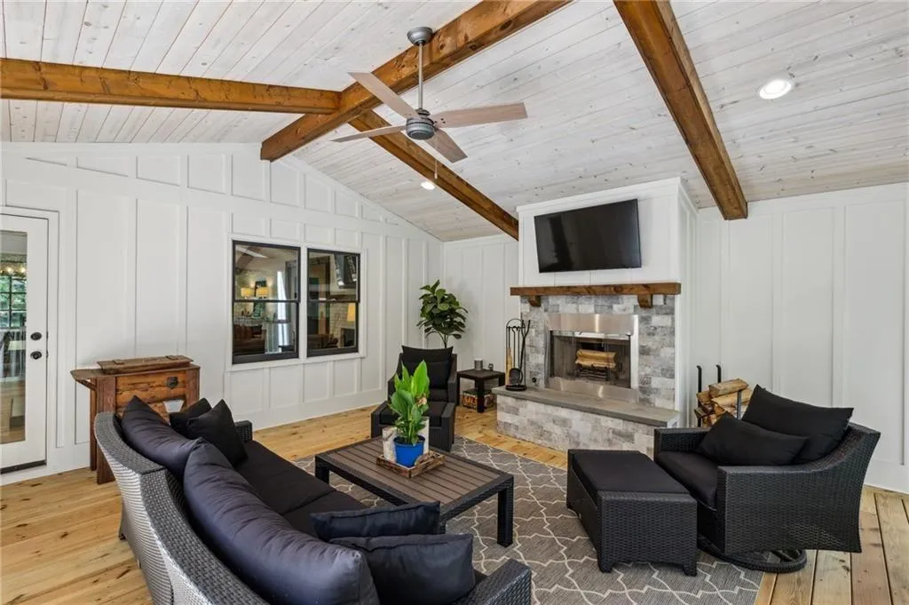 Sandy Springs, Georgia 30328, United States, 5 Bedrooms Bedrooms, ,5 BathroomsBathrooms,Residential,Active,154551