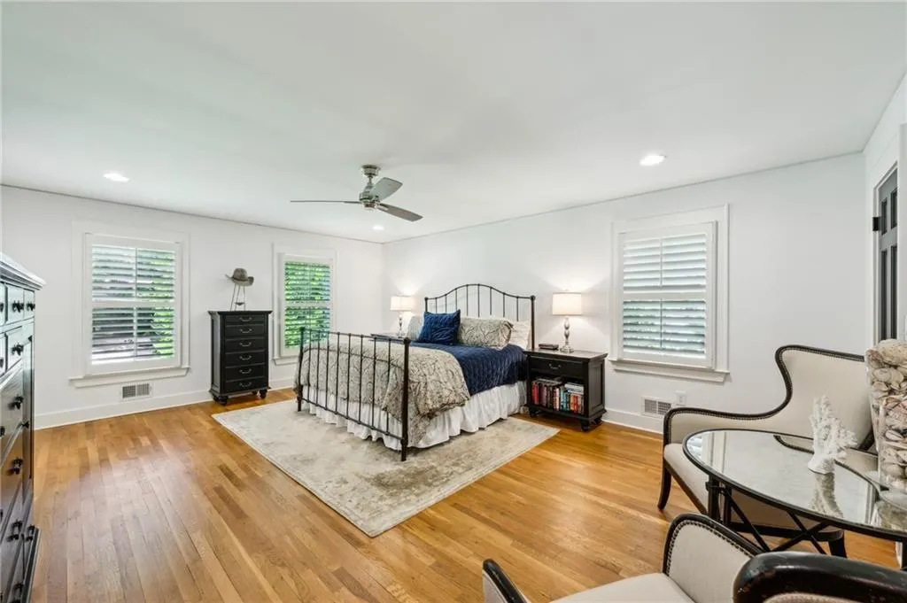 Sandy Springs, Georgia 30328, United States, 5 Bedrooms Bedrooms, ,5 BathroomsBathrooms,Residential,Active,154551