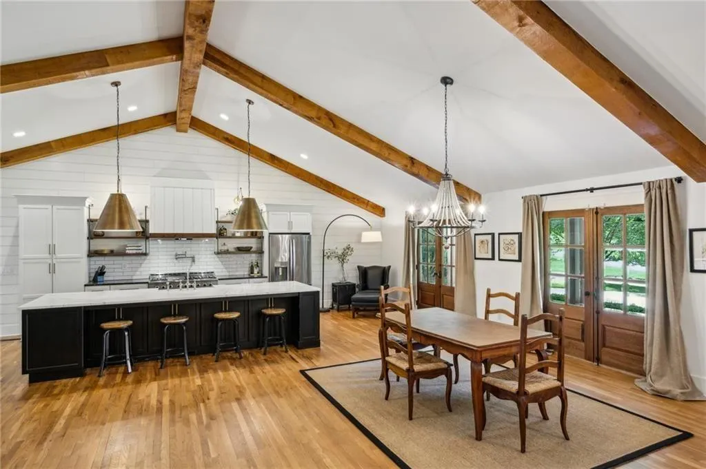 Sandy Springs, Georgia 30328, United States, 5 Bedrooms Bedrooms, ,5 BathroomsBathrooms,Residential,Active,154551