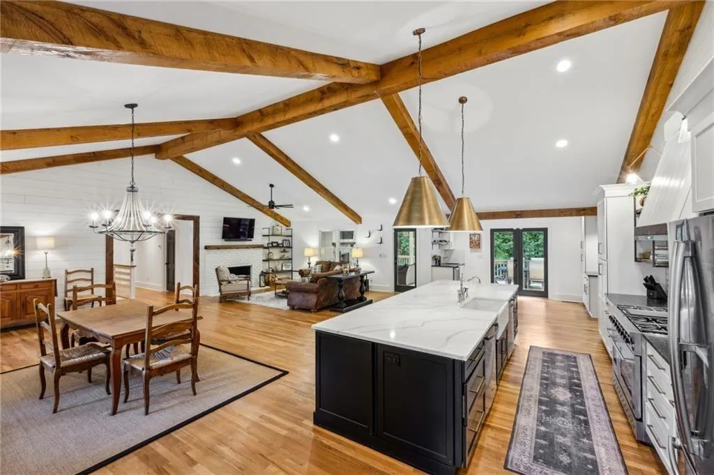 Sandy Springs, Georgia 30328, United States, 5 Bedrooms Bedrooms, ,5 BathroomsBathrooms,Residential,Active,154551