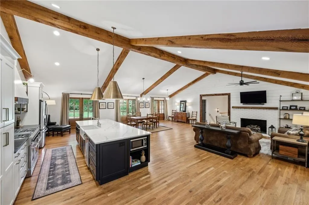 Sandy Springs, Georgia 30328, United States, 5 Bedrooms Bedrooms, ,5 BathroomsBathrooms,Residential,Active,154551