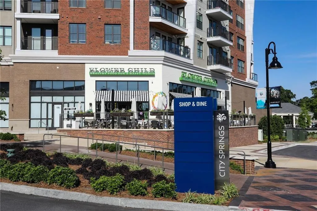 Sandy Springs, Georgia 30328, United States, 5 Bedrooms Bedrooms, ,5 BathroomsBathrooms,Residential,Active,154551