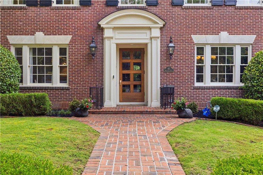 45 Montclair Drive NE