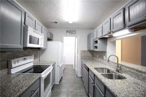 Condo For Rent - 204 Warm Springs Circle<br/> Roswell, GA 30075