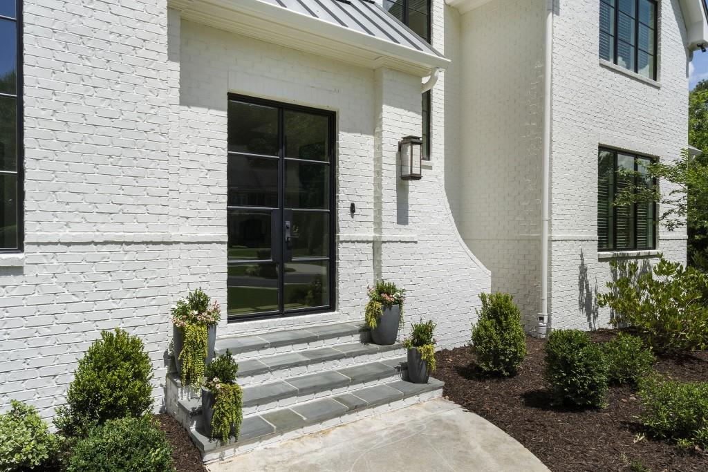 3338 Breton Circle