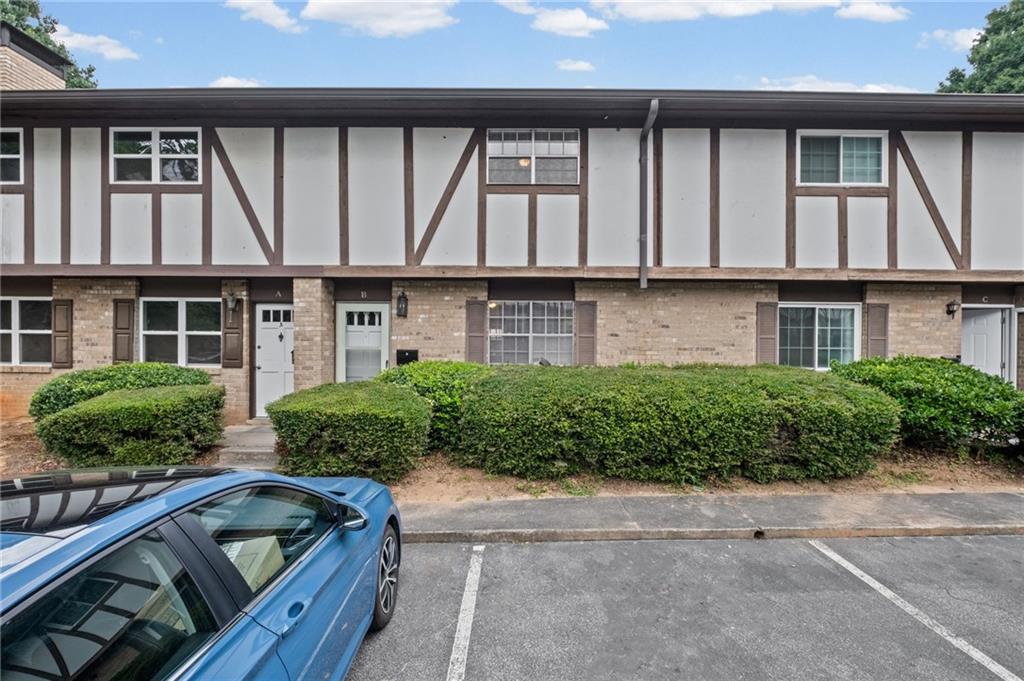 2952 N Dekalb Drive B