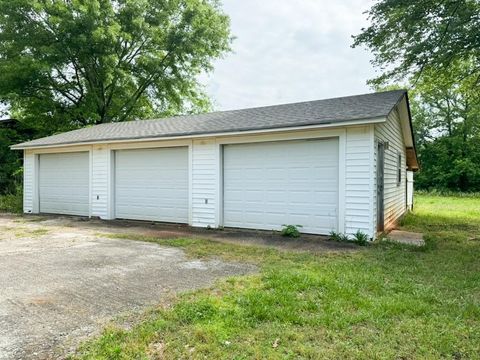 A home in Pendergrass