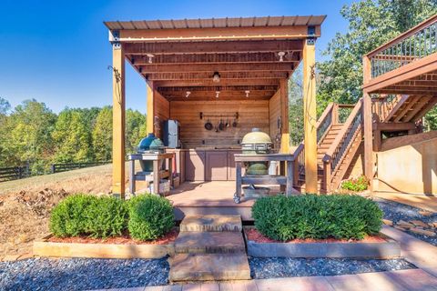 A home in Dawsonville