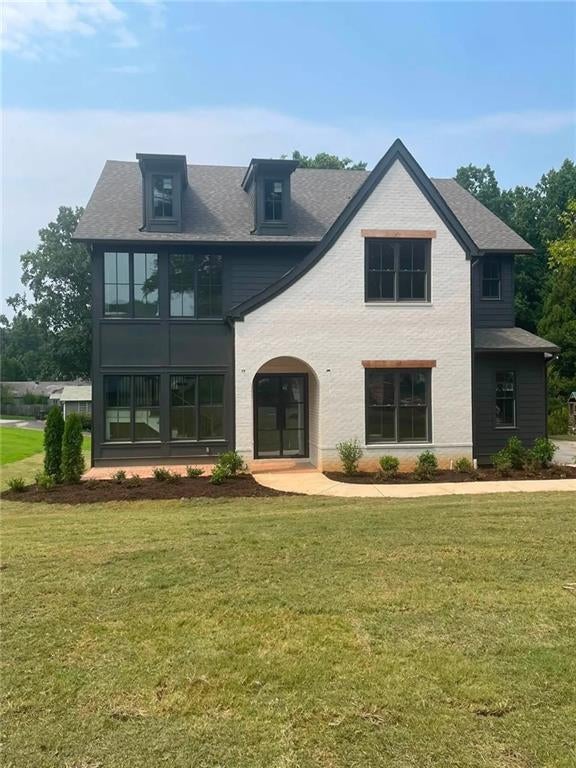 880 Austin Dr