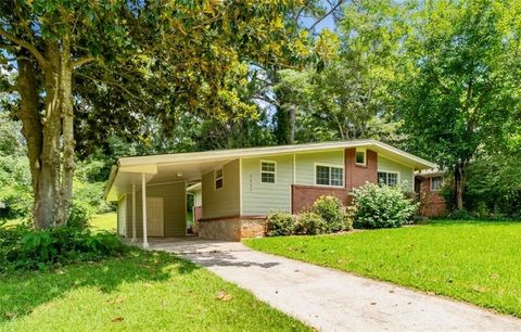 Homes For Sale - 2237 Tilson Circle<br/> Decatur, GA 30032