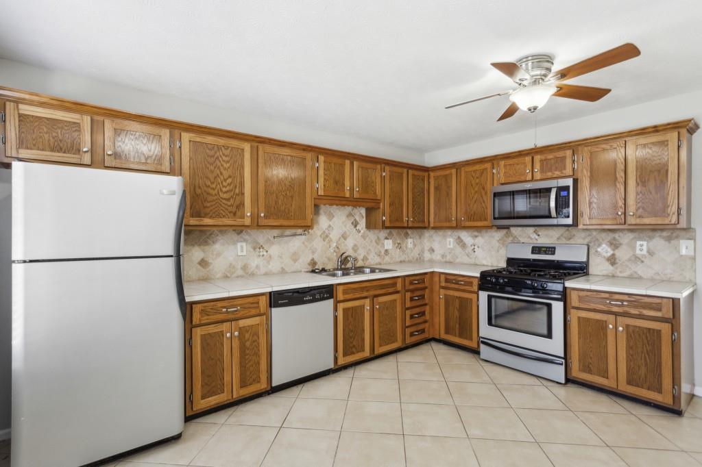 543 Harbor Lake Court, Marietta, Georgia image 3