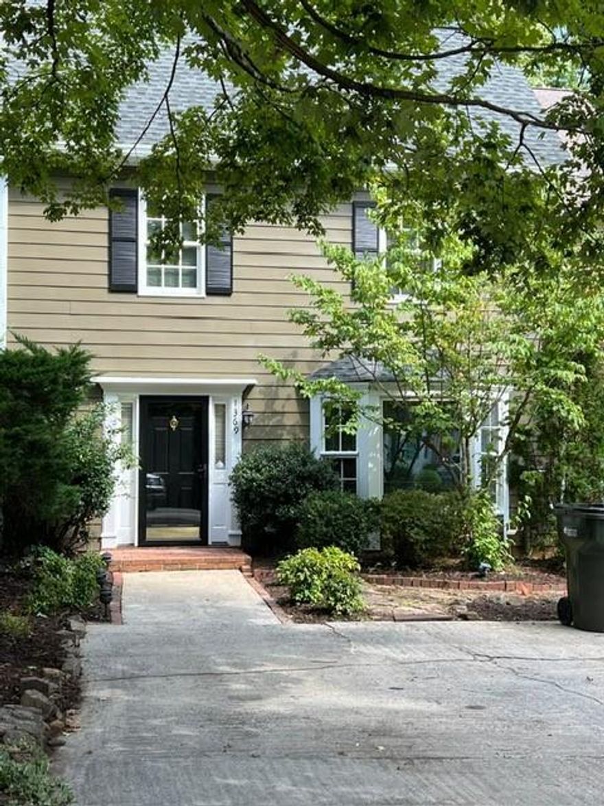 Welcome home to this well-kept 2-bedroom, 1.5-bath townhome in sought-after East Cobb! Enjoy a bright, open living space, functional kitchen, and private fenced yard — perfect for relaxing or entertaining. Excellent location near shopping, restaurants, trails, and public transportation. Zoned for top-rated schools: Brumby Elementary, East Cobb Middle, and Wheeler High. Easy living in one of Cobb’s most convenient areas!