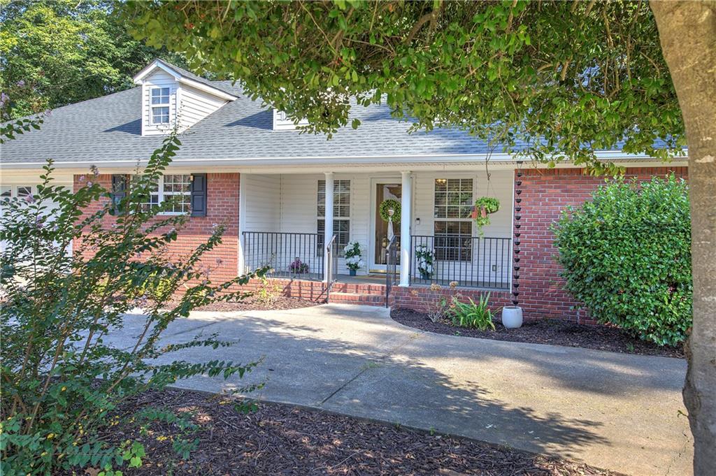 9 1/2 Greenbriar Avenue