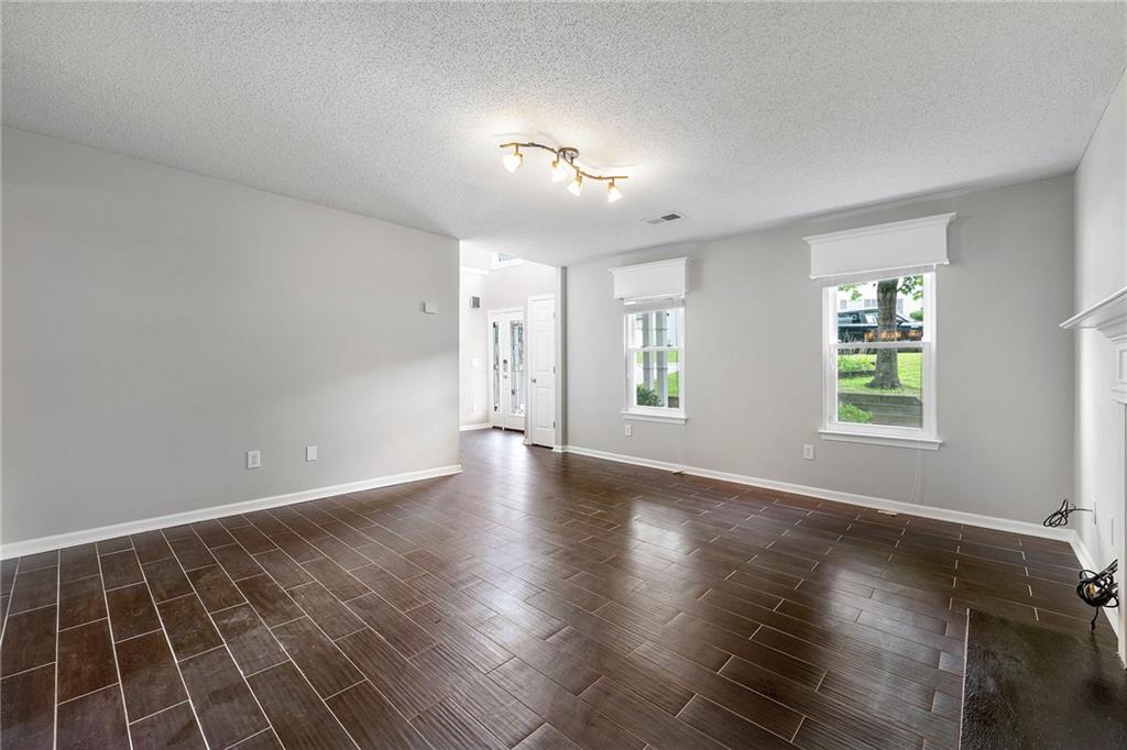 1086 Erie Circle