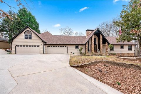 A home in Dacula