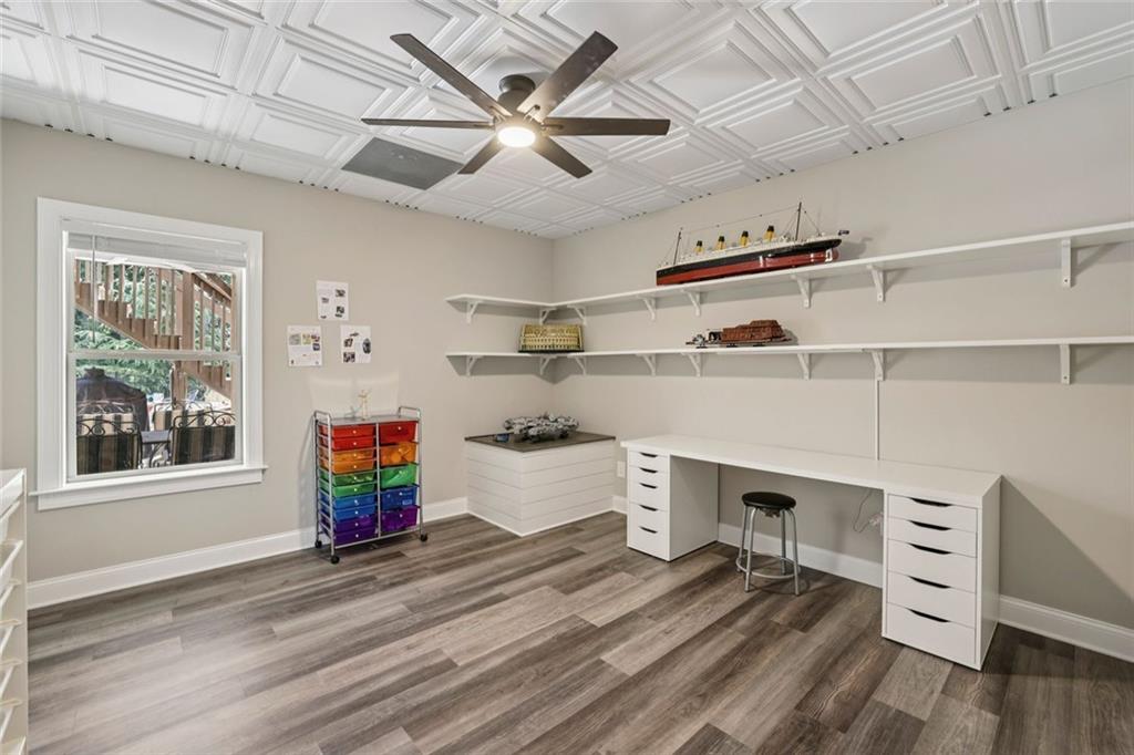Longstreet Manor - Residential