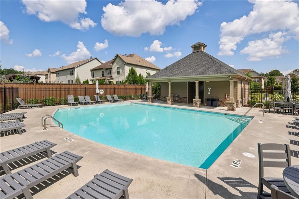 Longstreet Manor - Residential