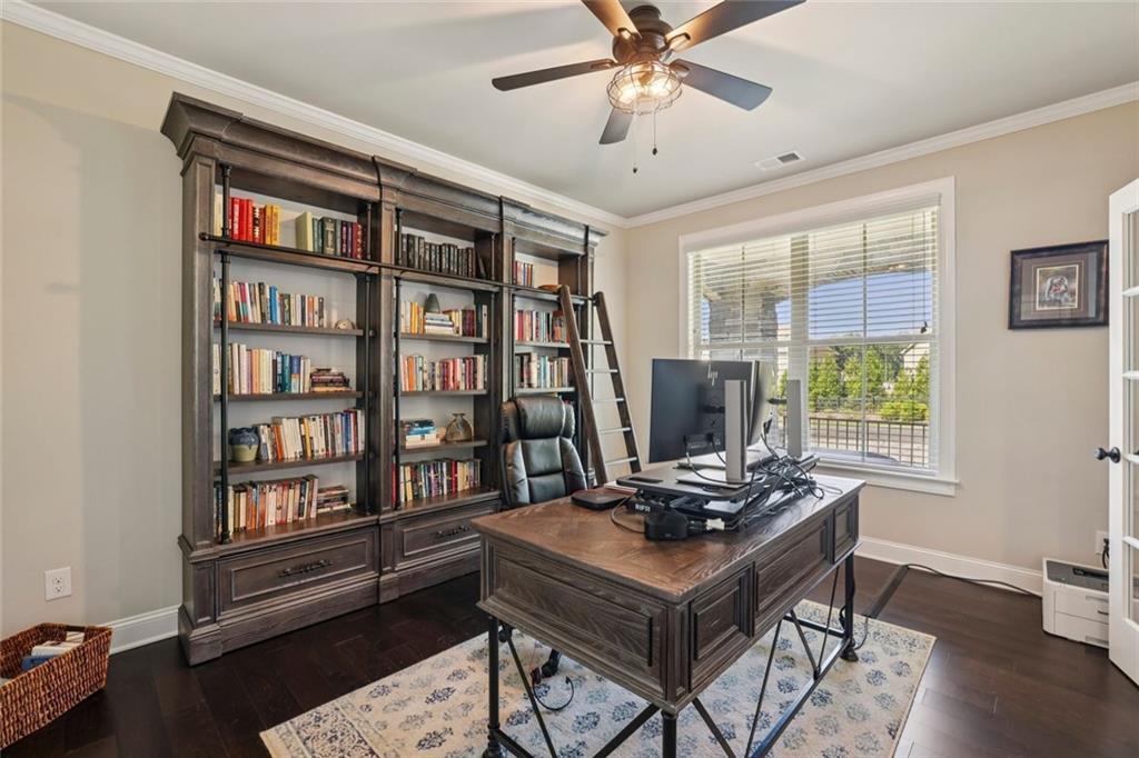 Longstreet Manor - Residential