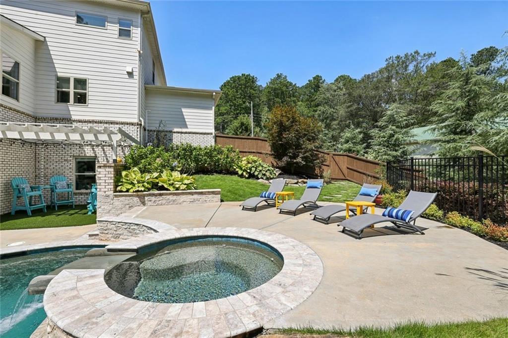 Longstreet Manor - Residential