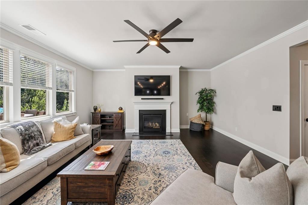 Longstreet Manor - Residential