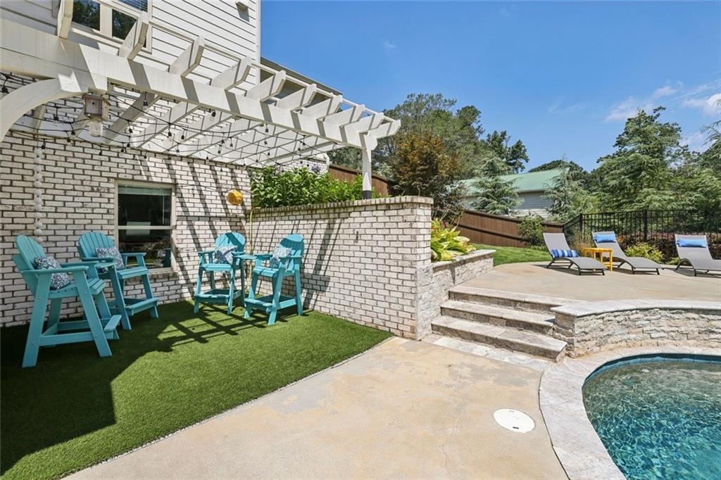 Longstreet Manor - Residential