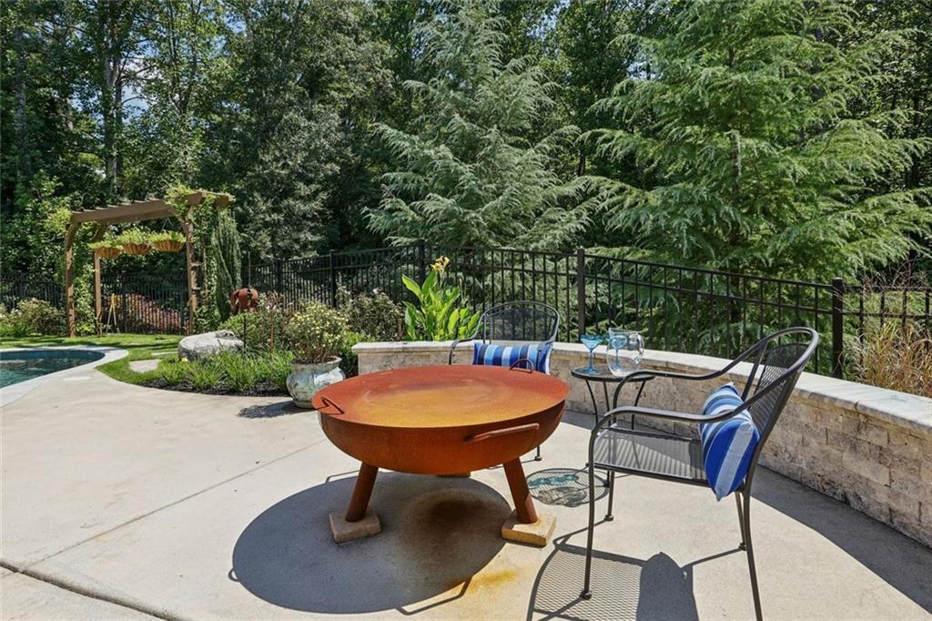 Longstreet Manor - Residential
