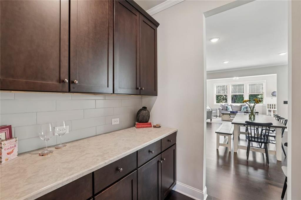 Longstreet Manor - Residential
