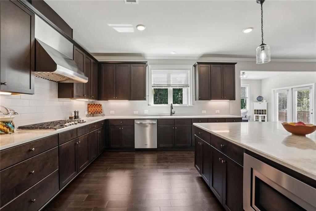 Longstreet Manor - Residential