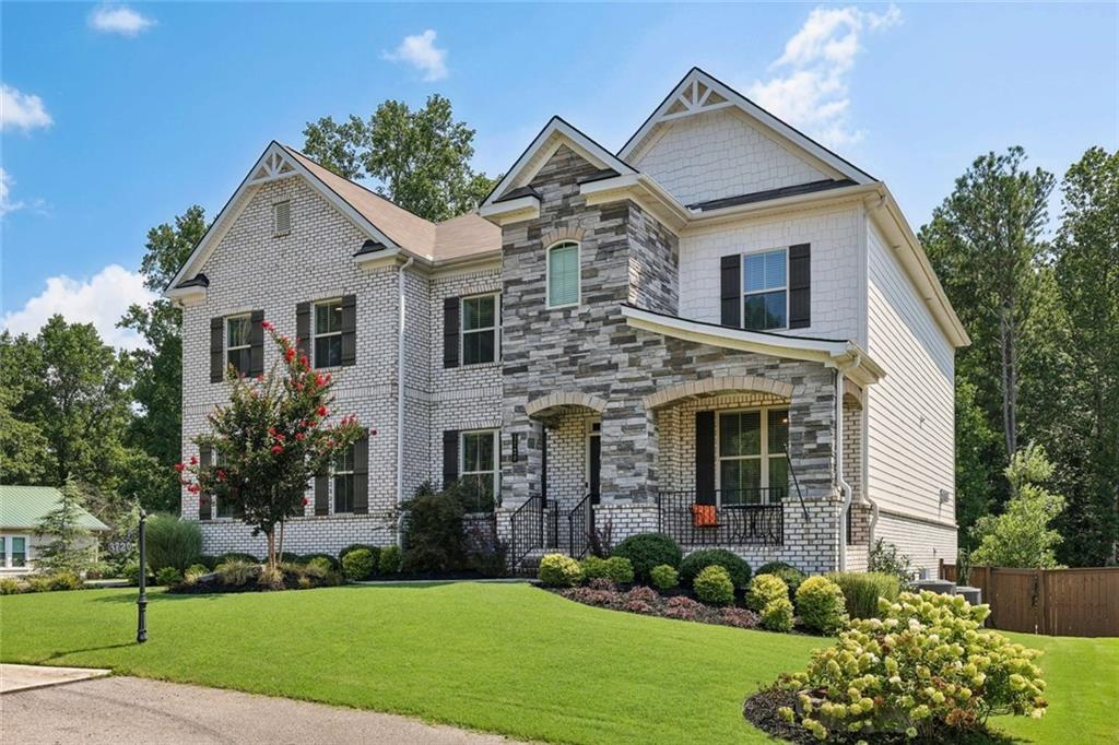 Longstreet Manor - Residential