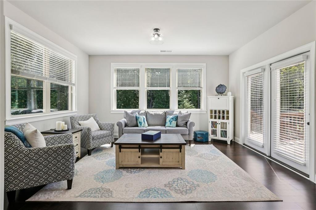 Longstreet Manor - Residential