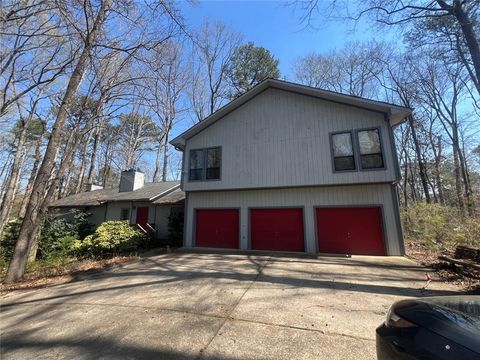 Homes For Sale - 380 Madeira Circle<br/> Smyrna, GA 30082