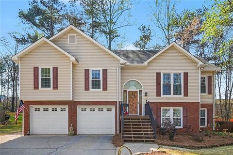 Homes For Sale - 1052 SW Queensbury Run<br/> Acworth, GA 30102