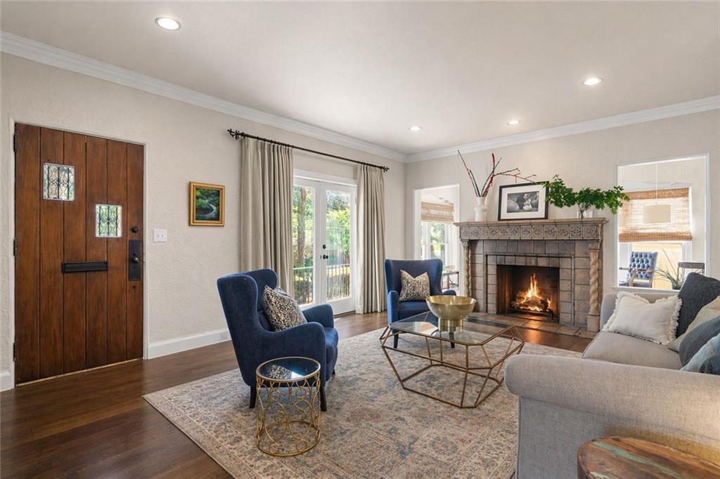 1163 University Drive NE