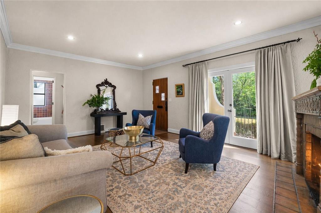 1163 University Drive NE