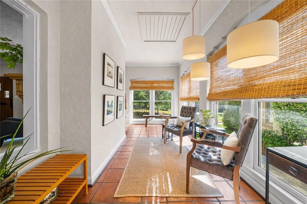 1163 University Drive NE