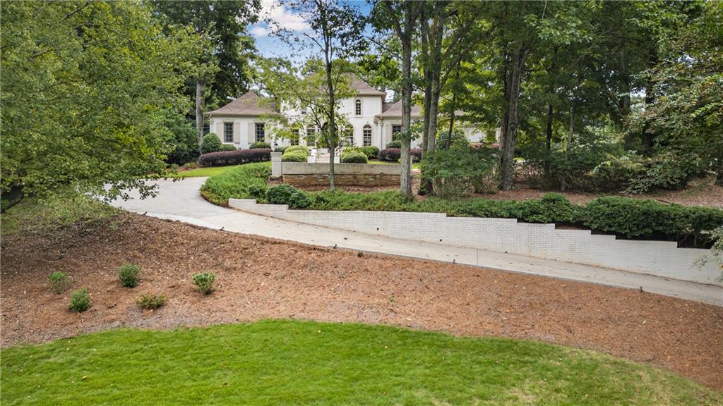 9190 Huntcliff Trace
